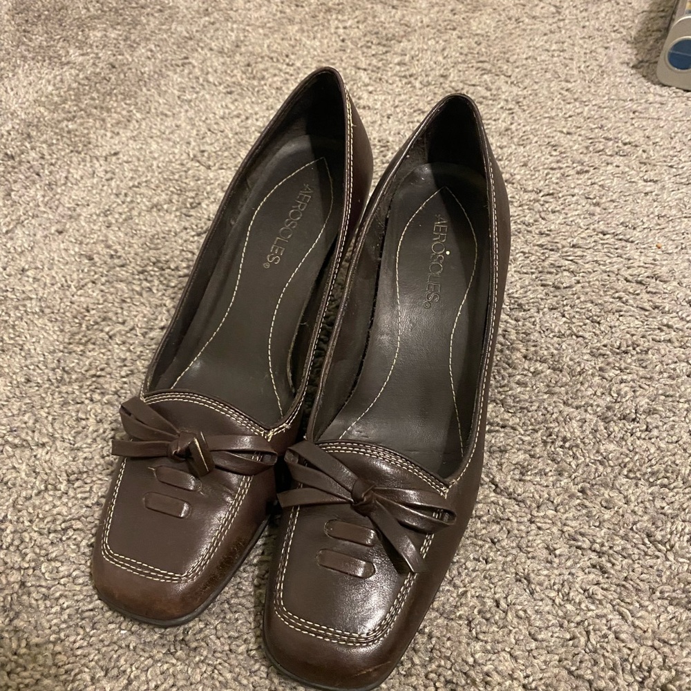 Aerosoles Women's leather Brown Heels with Bow Detail